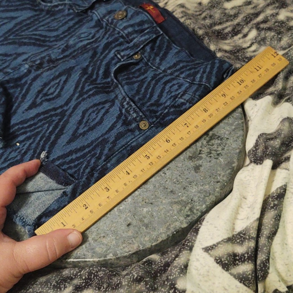 7FAM Diamond Pattern Distressed Cutoff Jean Shorts 25 - Picture 6 of 12